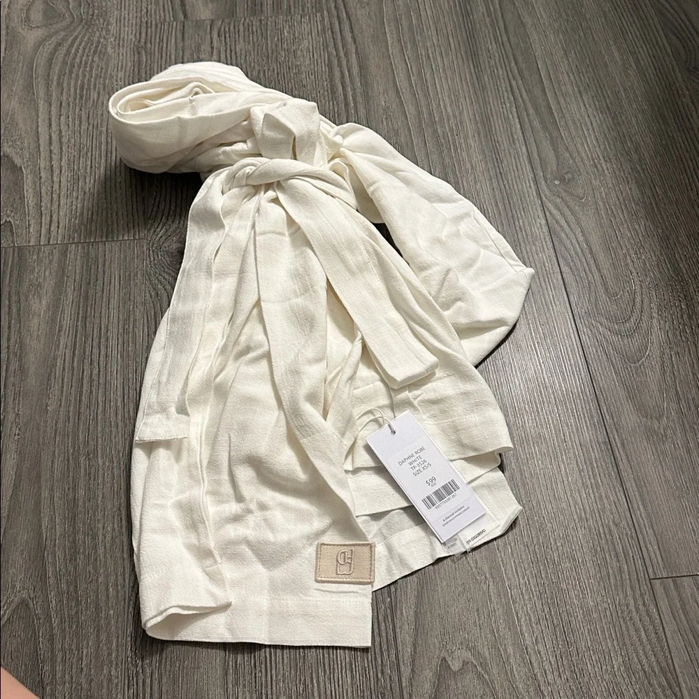 Daphne Robe (White) - Picture 4 of 4